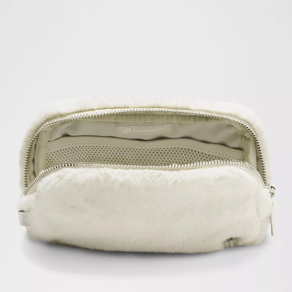 NWT Lululemon Everywhere Belt Bag Fur Natural Ivory Fanny Pack Purse - Picture 3 of 5